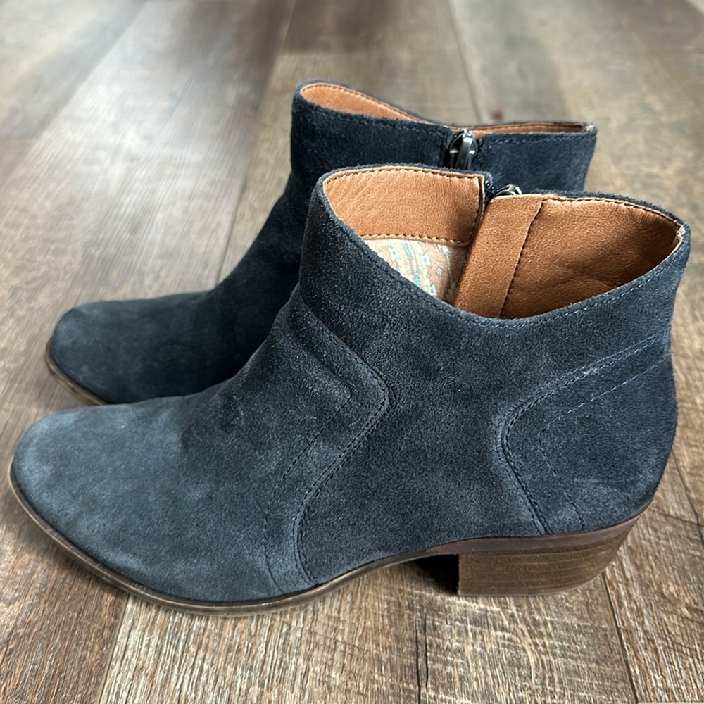 Lucky Brand Brolley Ankle Boot / Booties Navy leather zip boots. - Picture 8 of 15